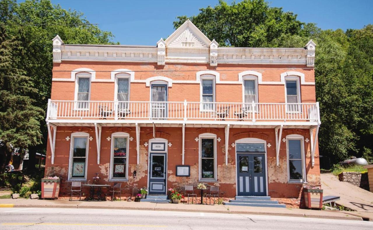 The Burlington Hotel & Bar - Alma Wi Esterno foto