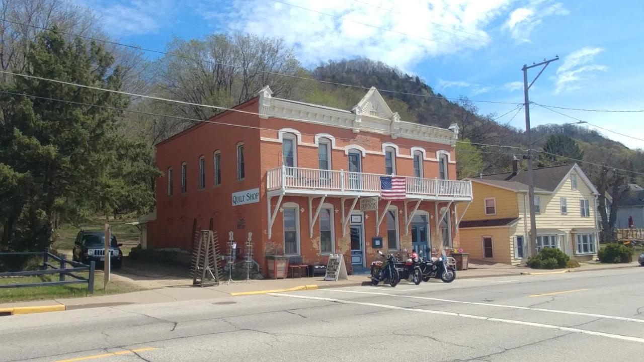 The Burlington Hotel & Bar - Alma Wi Esterno foto