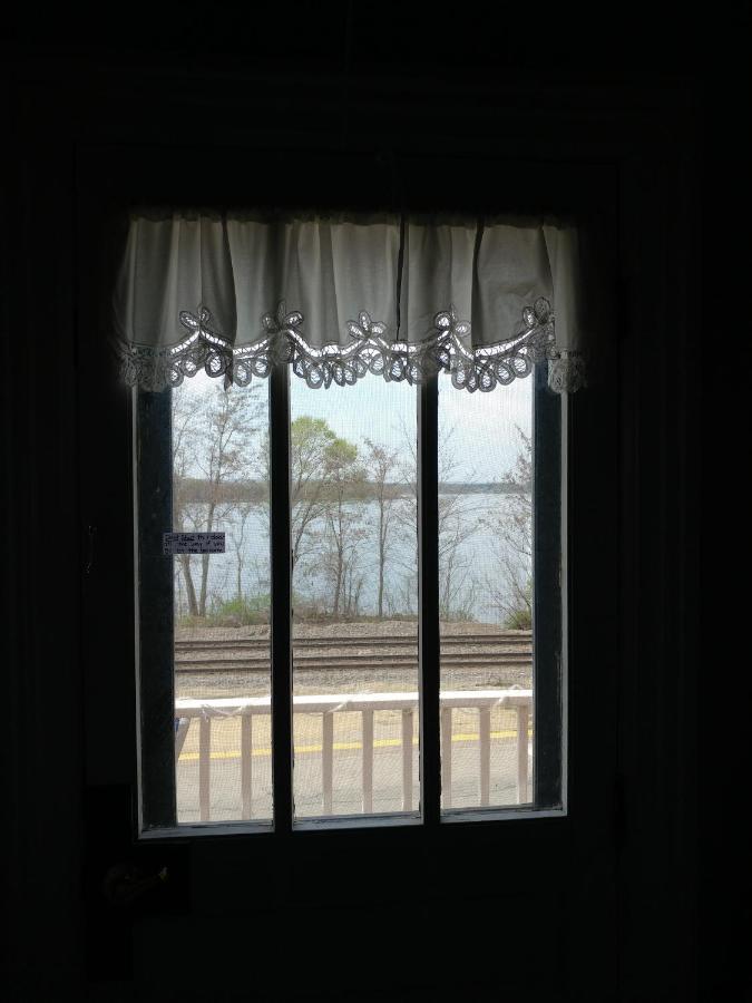 The Burlington Hotel & Bar - Alma Wi Esterno foto