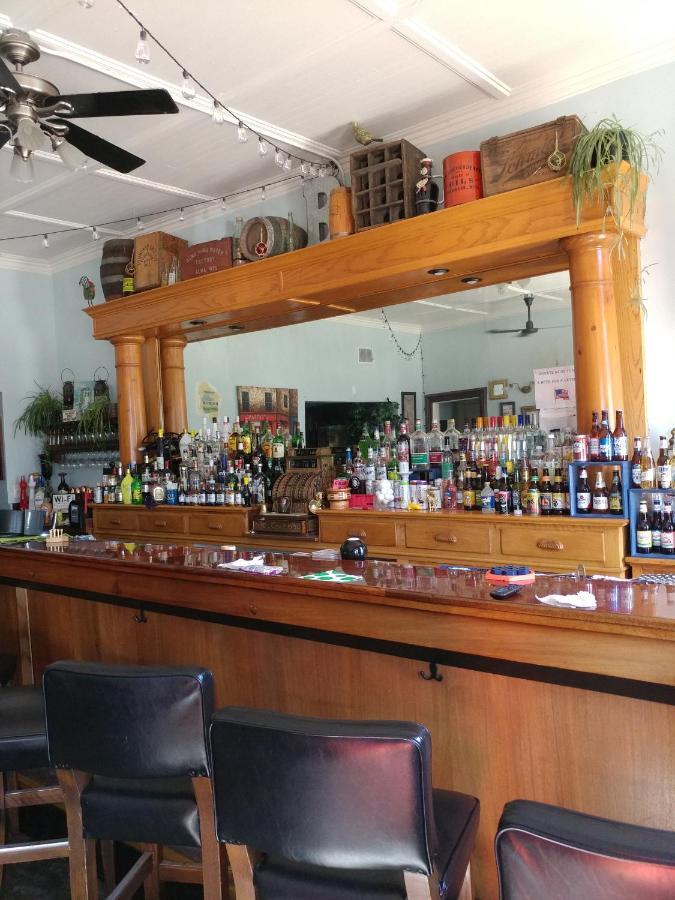 The Burlington Hotel & Bar - Alma Wi Esterno foto