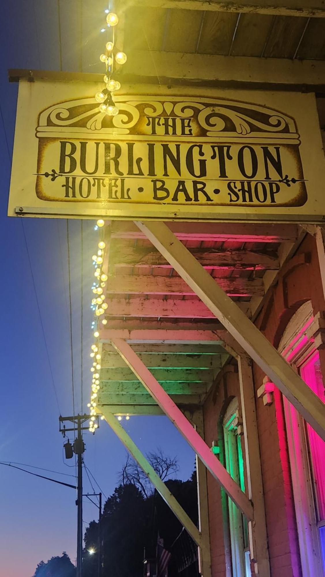 The Burlington Hotel & Bar - Alma Wi Esterno foto